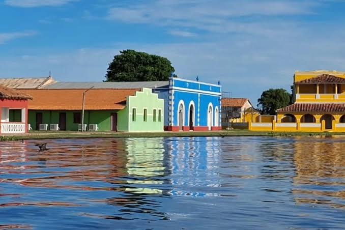 Cheia do Rio Paraguai transforma fazenda histórica em cenário exuberante no Pantanal